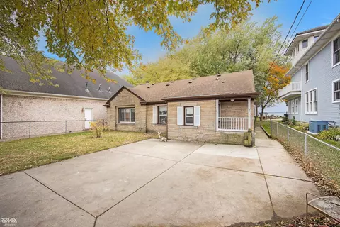 Exterior - 8014 Anchor Bay Dr, Clay, MI 48001 photo 5 of 12