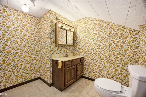 Bath - 8014 Anchor Bay Dr, Clay, MI 48001 photo 2 of 2