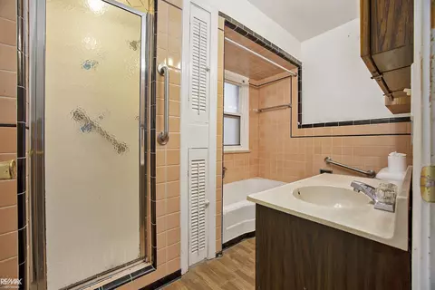 Bath - 8014 Anchor Bay Dr, Clay, MI 48001 photo 1 of 2