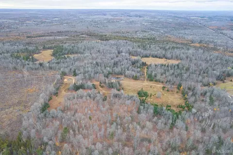 View/Area - 9657 N 5, Gladstone, MI 49837 photo 1 of 8