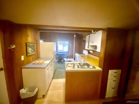 Kitchen - 9657 N 5, Gladstone, MI 49837 photo 3 of 4