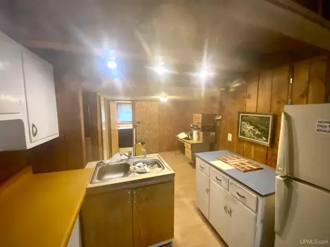 Kitchen - 9657 N 5, Gladstone, MI 49837 photo 2 of 4