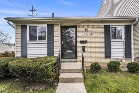 552 Hilldale, Milford, MI 48381