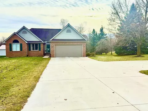 23720 Dayton, Armada, MI 48005 photo 3