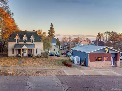 127 E Hewitt, Marquette, MI 49855