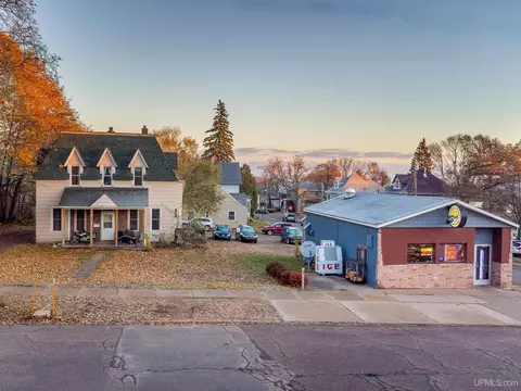 127 E Hewitt, Marquette, MI 49855