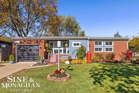 22425 Saint Joan St, Saint Clair Shores, MI 48080