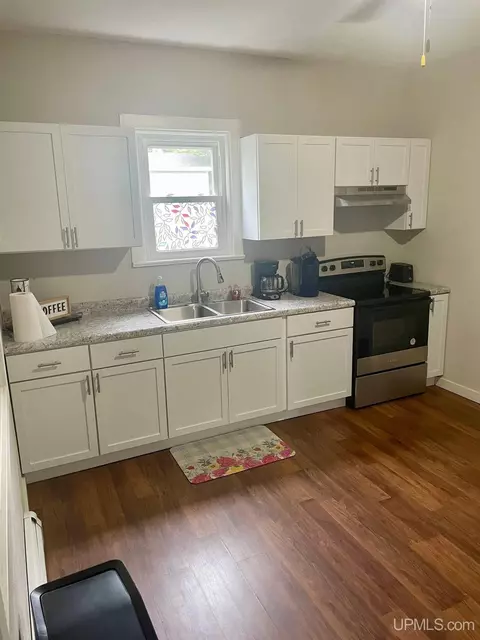 1122 S 10th, Escanaba, MI 49829 photo 8