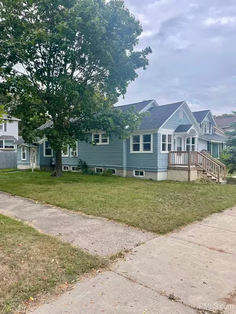 1122 S 10th, Escanaba, MI 49829