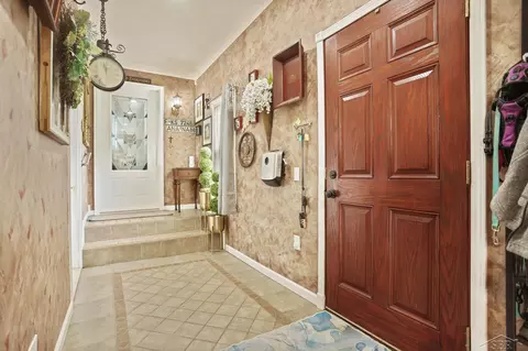 Entry Way - 2122 Heather, Gladwin, MI 48624 photo 2 of 5