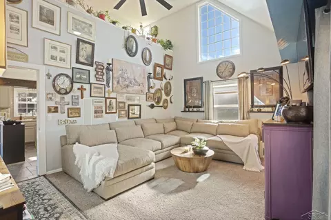 Living - 2122 Heather, Gladwin, MI 48624 photo 4 of 7