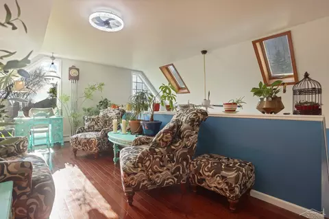 Living - 2122 Heather, Gladwin, MI 48624 photo 6 of 7