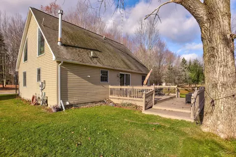 Exterior - 2122 Heather, Gladwin, MI 48624 photo 5 of 12