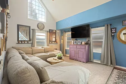 Living - 2122 Heather, Gladwin, MI 48624 photo 2 of 7