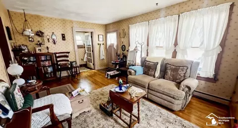 Living - 546 Godfroy, Monroe, MI 48161 photo 1 of 1