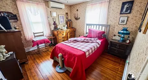 Bedroom - 546 Godfroy, Monroe, MI 48161 photo 2 of 2