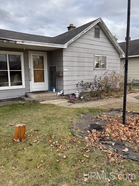 1430 N 19th, Escanaba, MI 49829