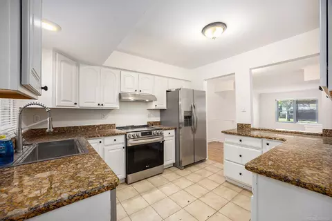 Kitchen - 2368 Allard, Grosse Pointe Woods, MI 48236 photo 2 of 3