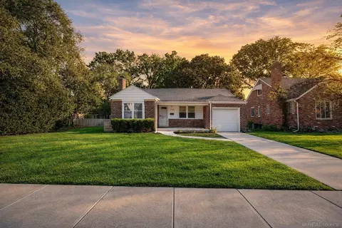 2368 Allard, Grosse Pointe Woods, MI 48236