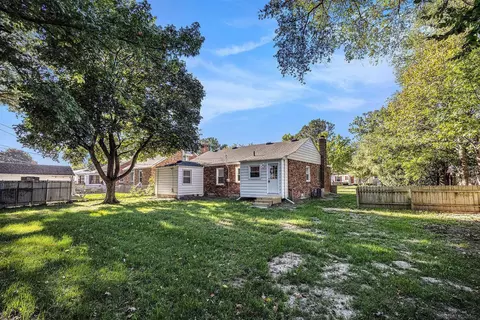 Exterior - 2368 Allard, Grosse Pointe Woods, MI 48236 photo 1 of 4
