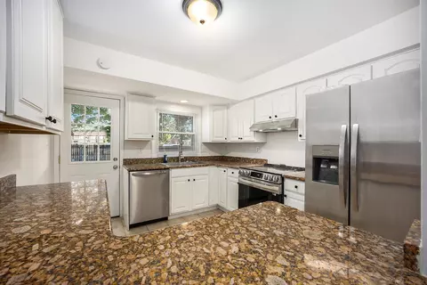 Kitchen - 2368 Allard, Grosse Pointe Woods, MI 48236 photo 3 of 3