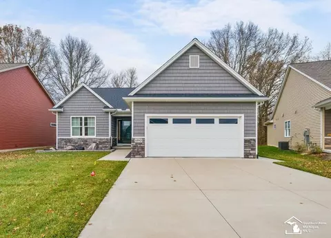 6890 Summerlyn Lks, Lambertville, MI 48144