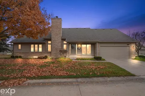 16655 Pearlcreek, Macomb, MI 48042