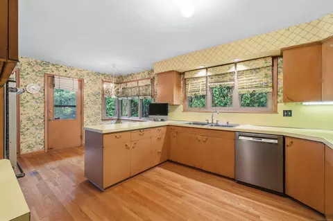 Kitchen - 801 Park, Grosse Pointe Park, MI 48230 photo 3 of 4