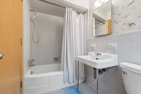 Bath - 801 Park, Grosse Pointe Park, MI 48230 photo 6 of 7