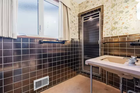 Bath - 801 Park, Grosse Pointe Park, MI 48230 photo 2 of 7