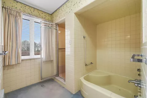 Bath - 801 Park, Grosse Pointe Park, MI 48230 photo 5 of 7