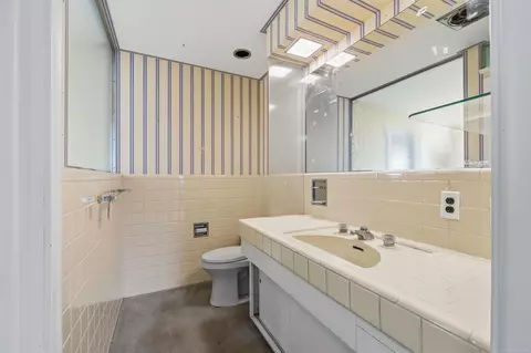 Bath - 801 Park, Grosse Pointe Park, MI 48230 photo 3 of 7