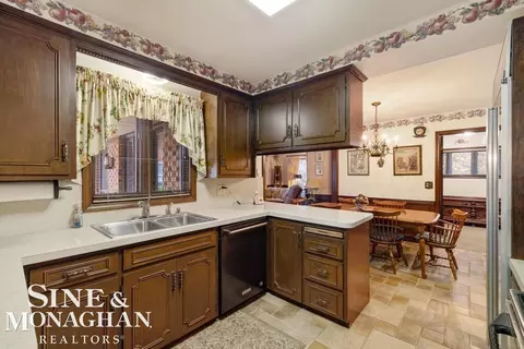 809 Fairford, Grosse Pointe Woods, MI 48236 photo 10