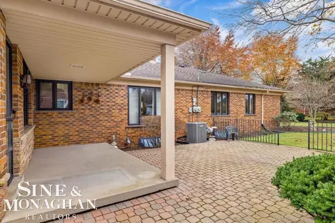 809 Fairford, Grosse Pointe Woods, MI 48236 photo 42