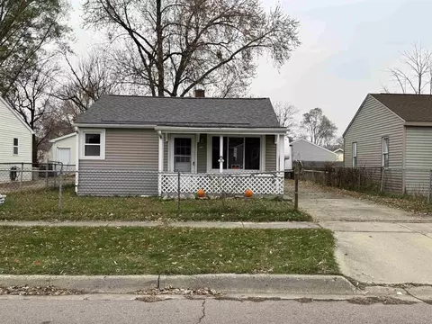 2069 E Parkwood, Burton, MI 48529
