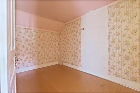 Bedroom - 12895 E Curtis, Frankenmuth, MI 48734 photo 5 of 10