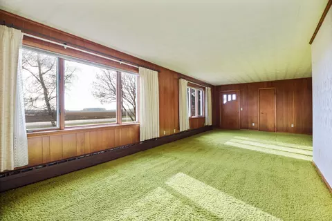 Living - 12895 E Curtis, Frankenmuth, MI 48734 photo 5 of 9
