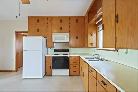 Kitchen - 12895 E Curtis, Frankenmuth, MI 48734 photo 2 of 4