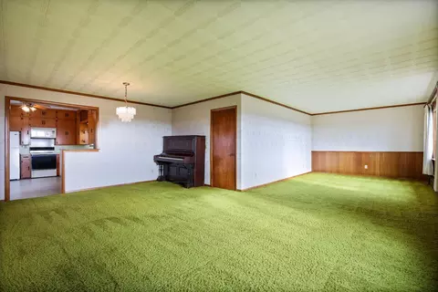 Living - 12895 E Curtis, Frankenmuth, MI 48734 photo 3 of 9