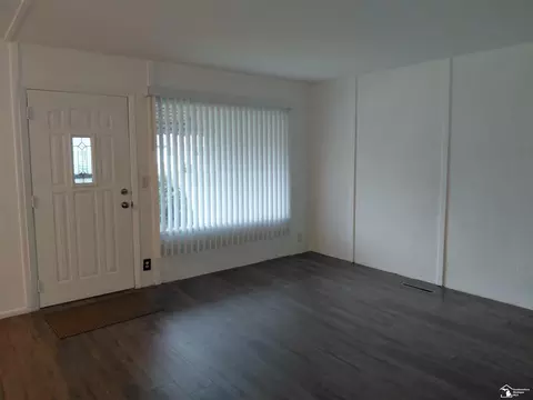 Living - 6849 Cornell St, Taylor, MI 48180 photo 1 of 3