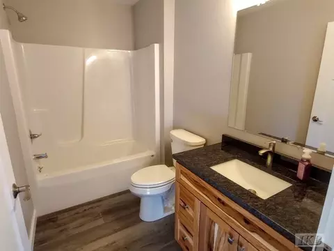 Bath - 805 W Deer, Gladwin, MI 48624 photo 3 of 3