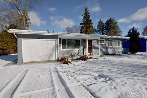 2203 Lambros, Midland, MI 48642