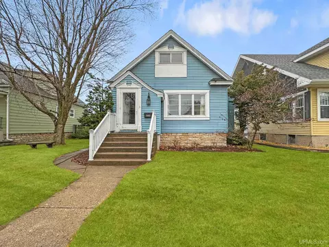 404 S 18th, Escanaba, MI 49829