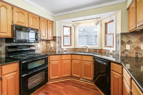 Kitchen - 16349 Haverhill, Macomb, MI 48044 photo 2 of 3
