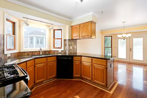 Kitchen - 16349 Haverhill, Macomb, MI 48044 photo 3 of 3