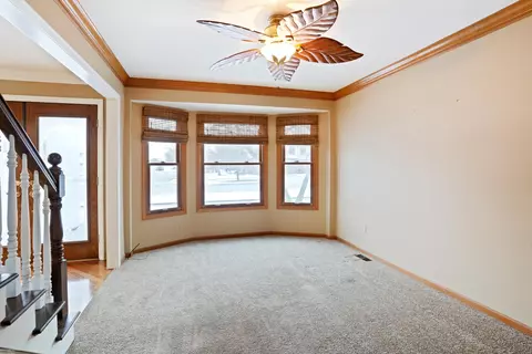 Living - 16349 Haverhill, Macomb, MI 48044 photo 4 of 5