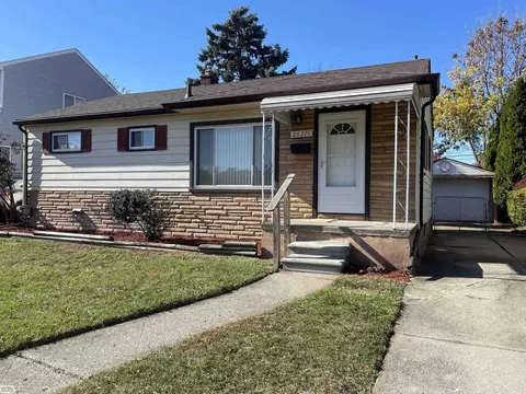 26371 Compson, Roseville, MI 48066
