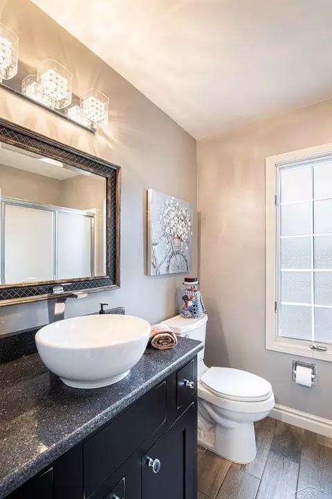 Bath - 3055 Shyre, Davison, MI 48423 photo 3 of 4