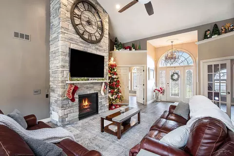 Living - 3055 Shyre, Davison, MI 48423 photo 1 of 3