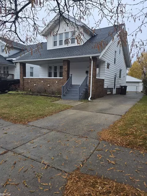 8071 Harding, Center Line, MI 48015